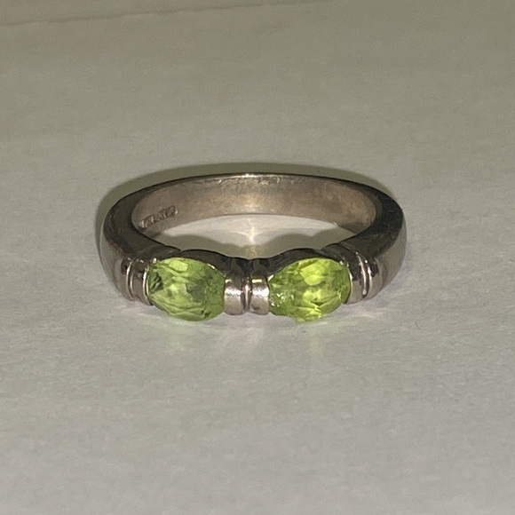 Peridot Natural Two-Stone Sterling Silver Designer Ring - Vintage. - Picture 8 of 11